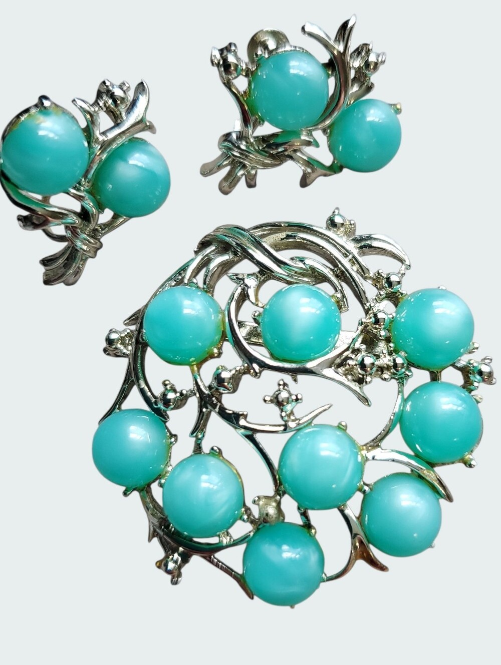 Vintage 1961 Sarah Coventry Alaskan Summer Brooch And Dcrew Back Earring Set